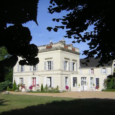 Les Longchamps Neuillé Exterior foto
