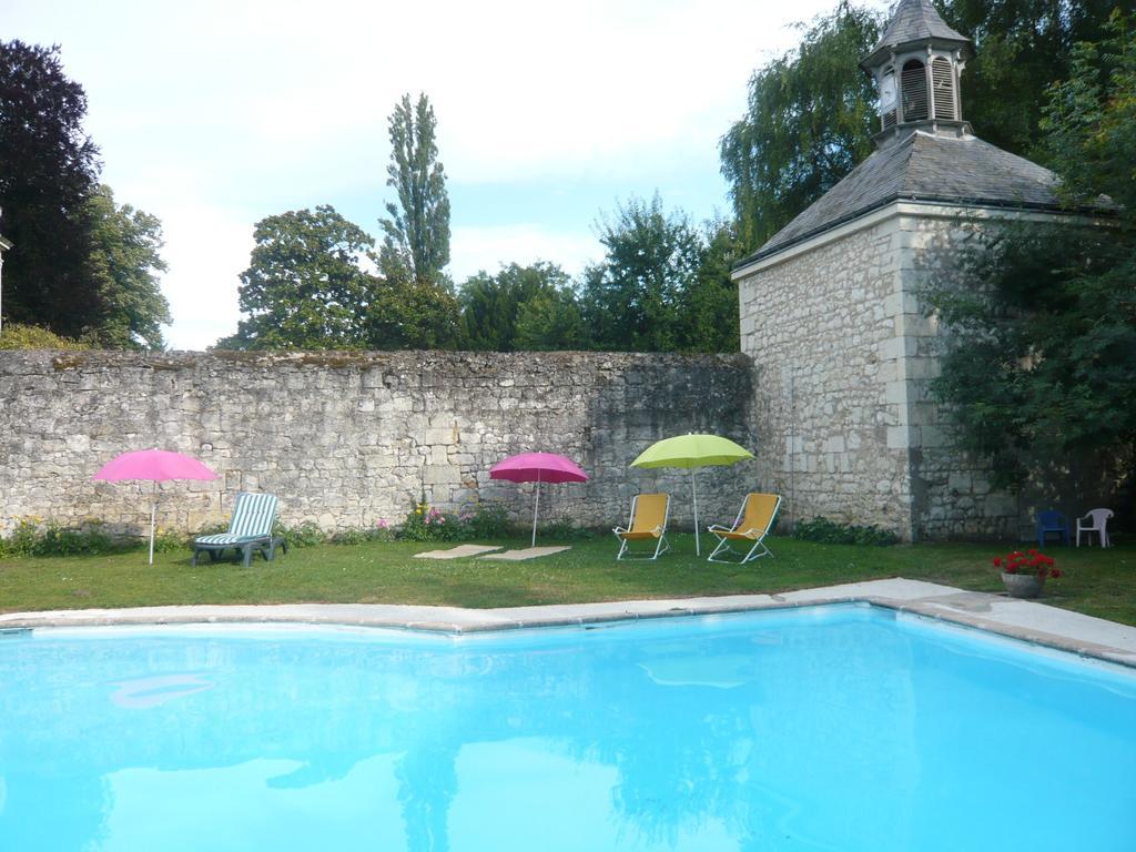 Les Longchamps Neuillé Exterior foto