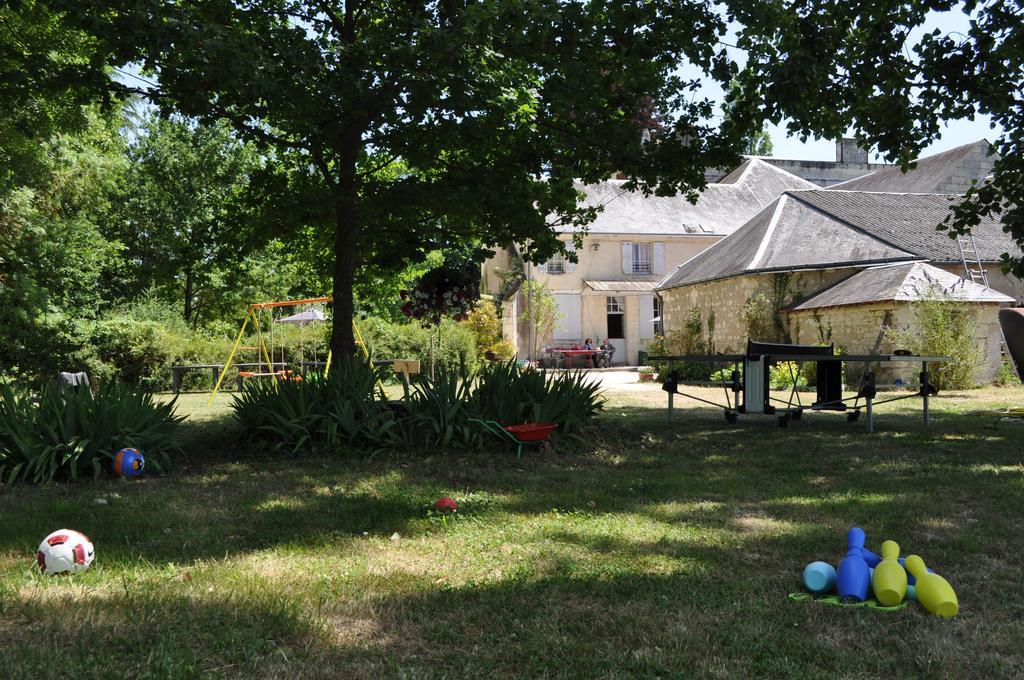 Les Longchamps Neuillé Exterior foto