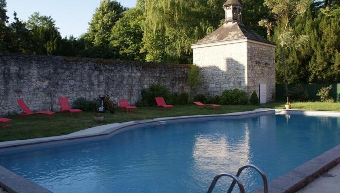 Les Longchamps Neuillé Exterior foto