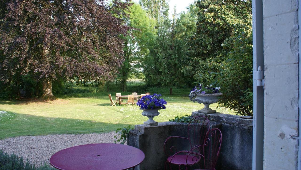 Les Longchamps Neuillé Exterior foto